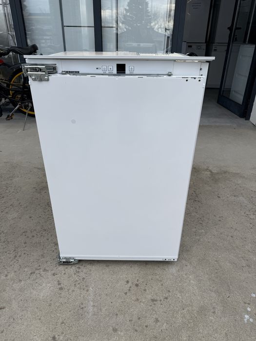 Малък хладилник за вграждане Либхер КАто НОВ