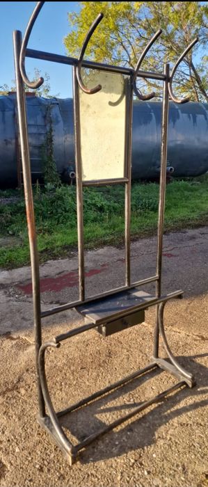 Vând cuier lemn,preț 200 lei