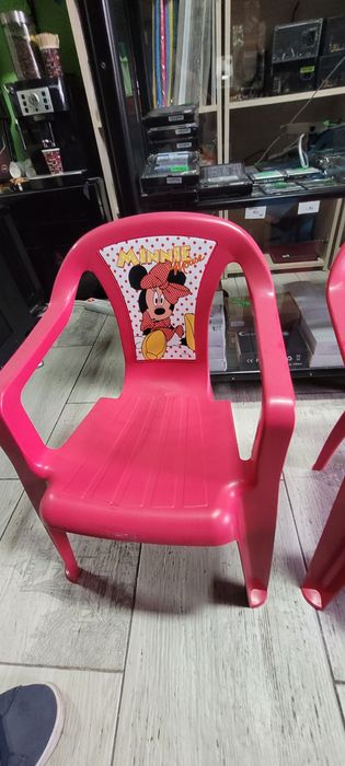 Vand  masuta si 4 scaune noi pentru copii