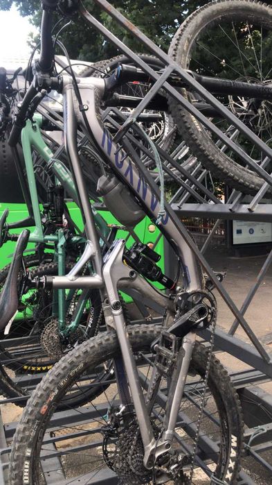 Bicicleta full suspension Canyon