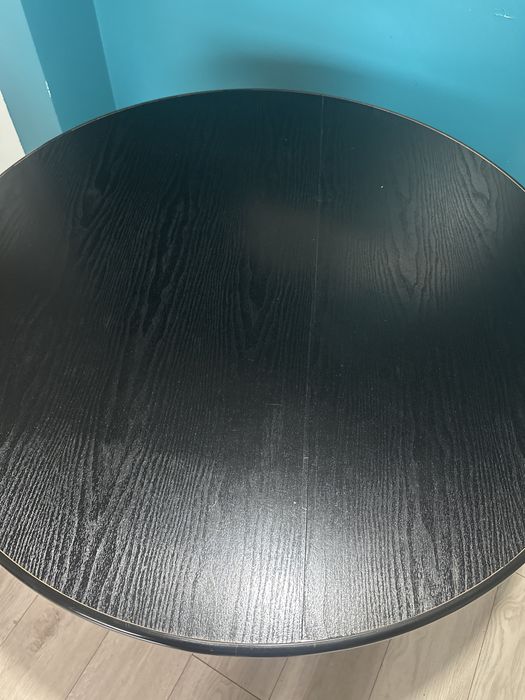 Masa rotunda neagra