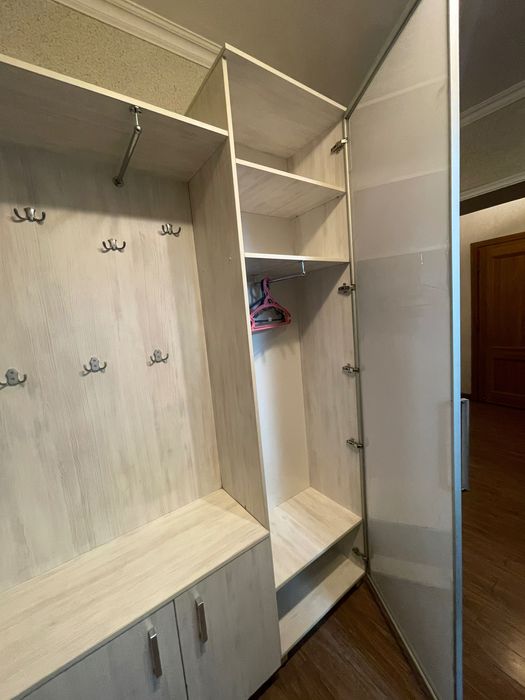 Продаю б/у шкаф в прихожую