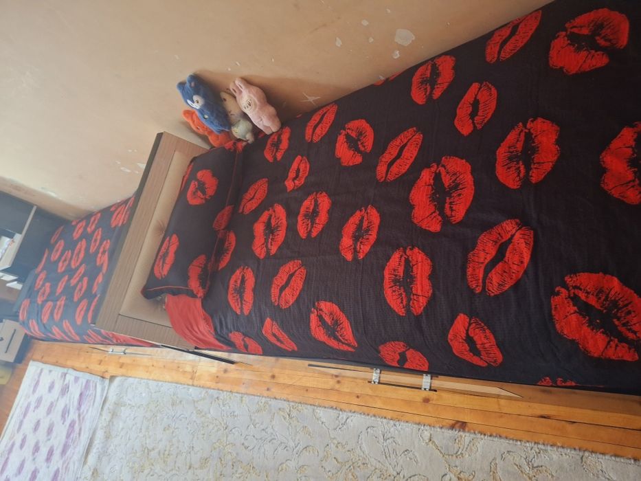 1 kishilik divan sotiladi!