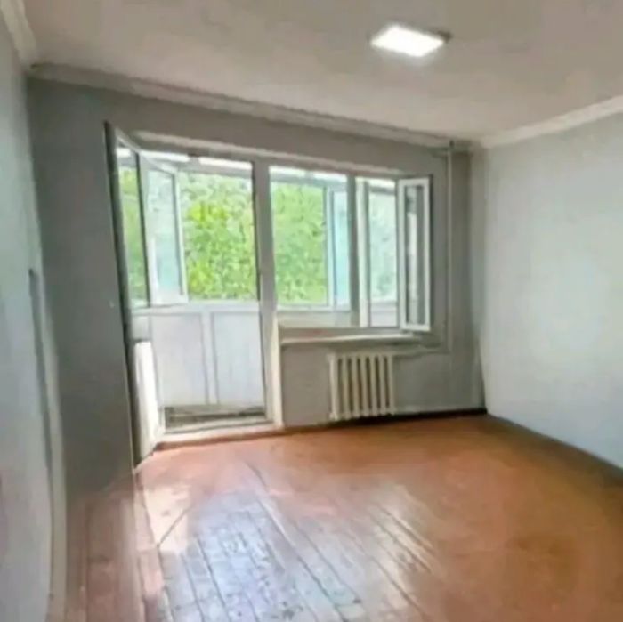 продам 1-ком. 32кв. 2мкр. 2-этаж