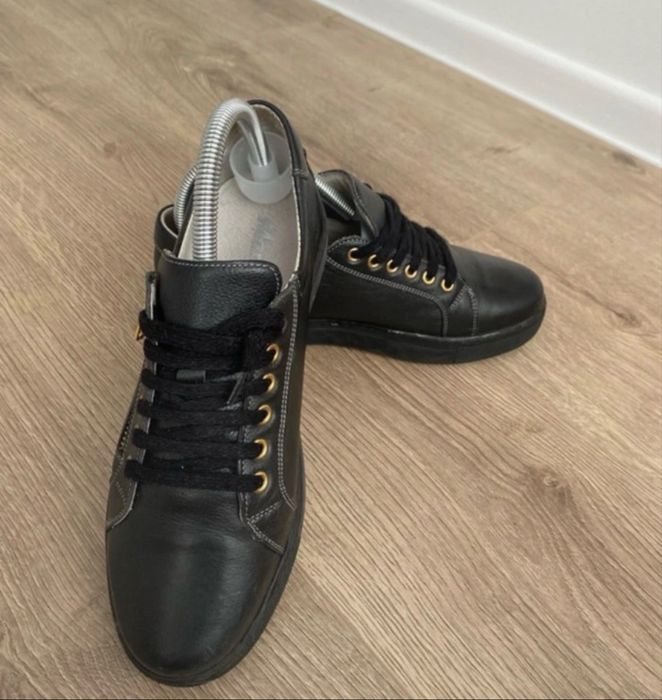 Pantofi din piele naturala marimea 38 negrii