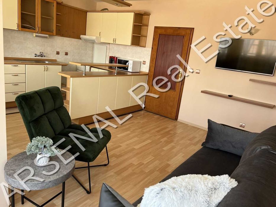 Дава се под наем Тристаен апартамент в София, Център - 100 кв.м за 900 € - Снимка #3