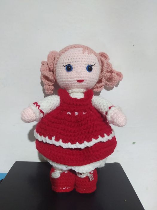 Вязаная куколка в красном платье, 23см