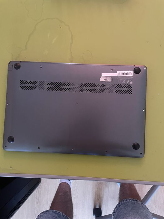 Laptop alview A fost folosit, dar este în stare bună. Are instalat Microsof și Windows 10.