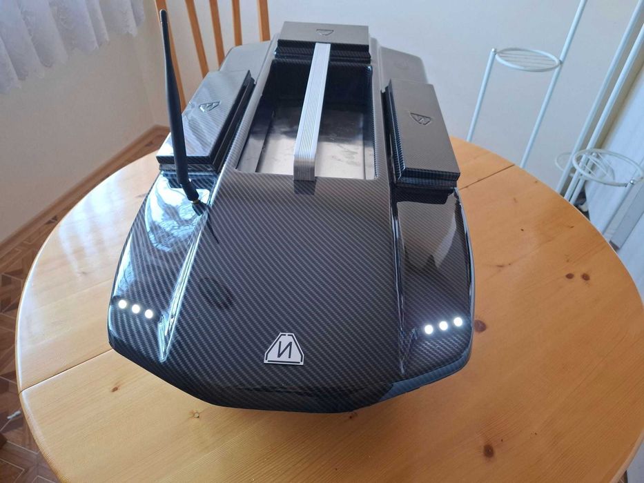 Лодка за захранка М5 GPS и автопилот