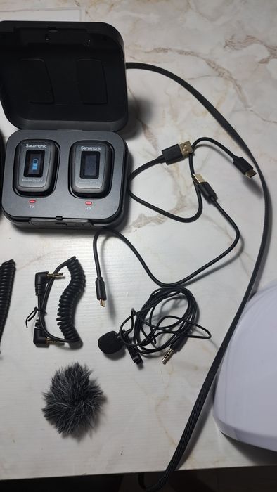 Sistem Microfon Wireless / Lavalieră Saramonic Blink 500 Pro B1 (TX + RX) - Pachet Complet una din ele nu se aprinde! Se vibde ca Defect!