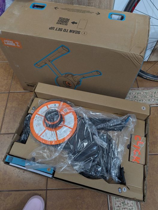 Smart Trainer Wahoo KICKR CORE 2 Zwift 
With Zwift Cog And Click