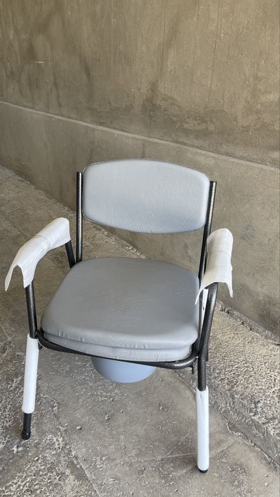 Продам кресло туалет новый