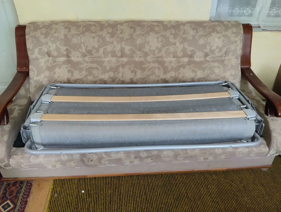 Диван (раскладной) и два кресло