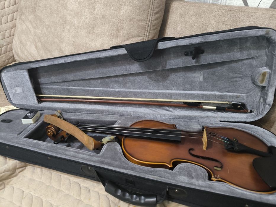 Скрипка 4/4 ,чехол