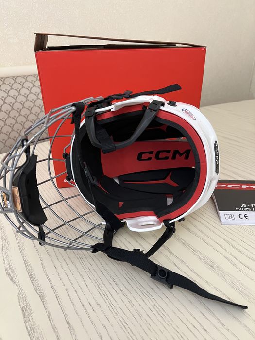 Шлем хоккейный