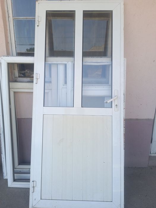 Продам алюминиевый дверь