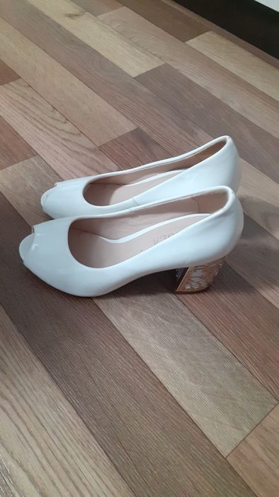 Продам  туфли женские