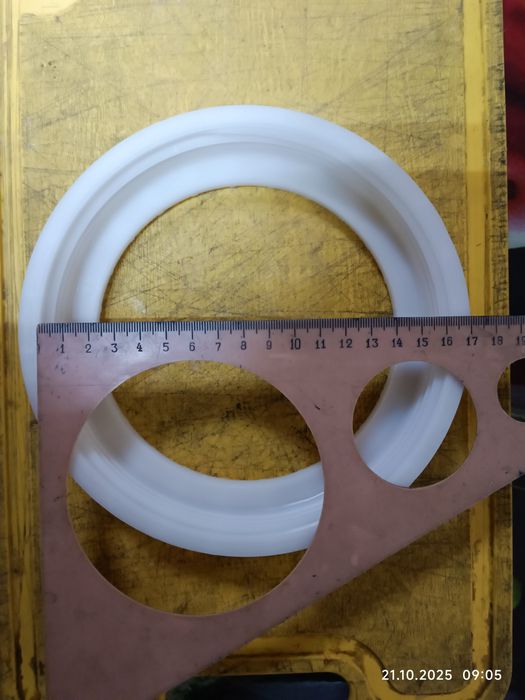 Продам на Тойоту Королла .