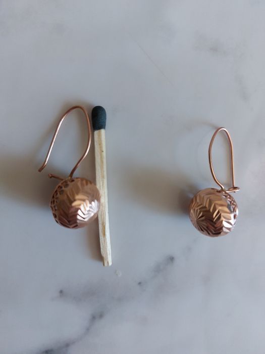 Продам золотые серьги