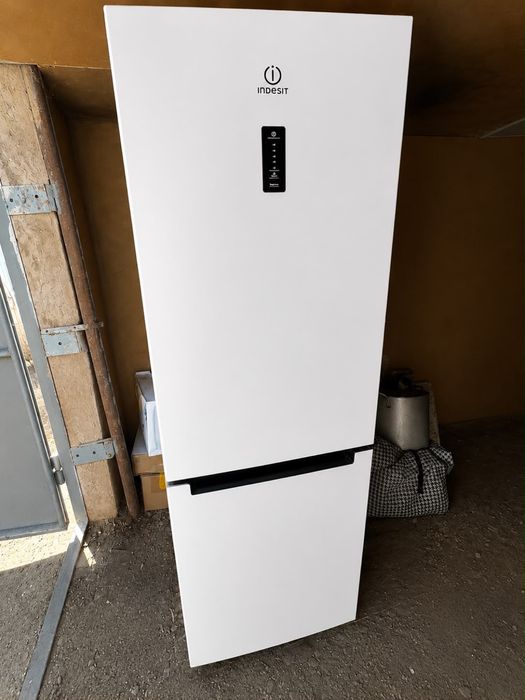 Холодильник Indesit