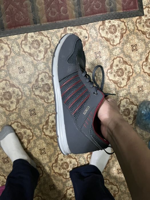 продам кроссовки