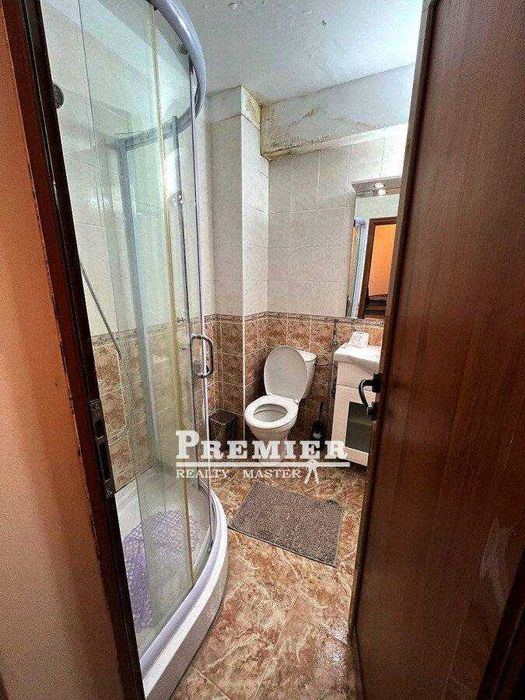 Голям тристаен на 100 метра от плажа