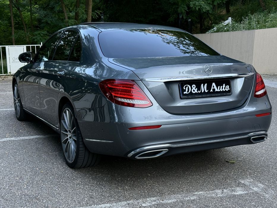 Mercedes-Benz E 400 4MATIC 4 Air matic 340Cp stare Salon echipare de varf