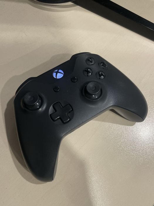 Продам xbox one x gold edition