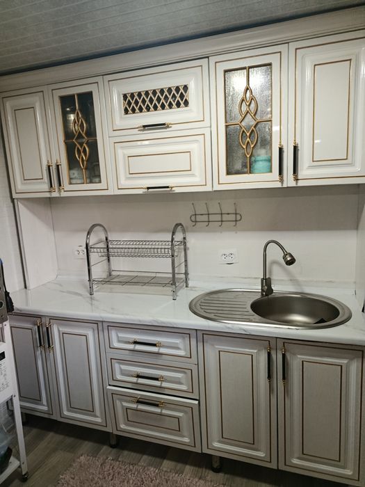 Kuxiniy bufet sotiladi 2metr va 2metr