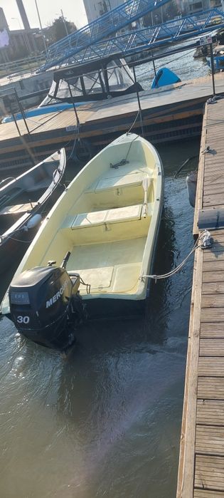 Vand Romcraft 500 cu motor miercury 30cp