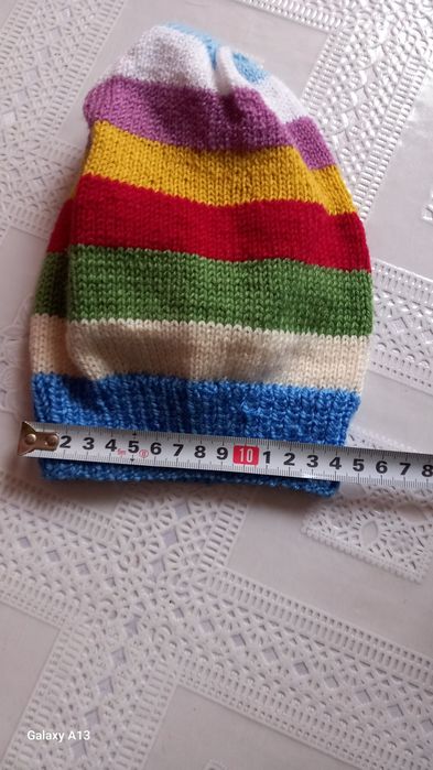 Предлагам красиви плетени детски шапки