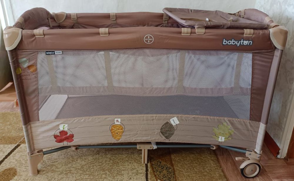 Продам детский манеж-кровать