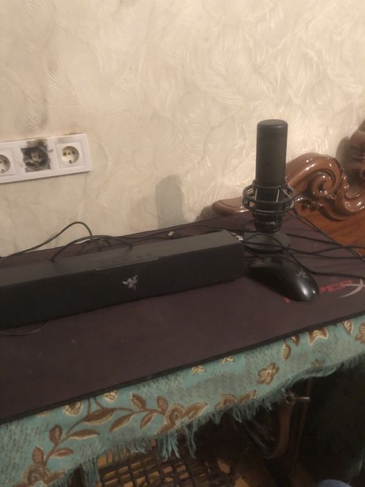 Продам срочно soundbar razer и микрофон hyperx