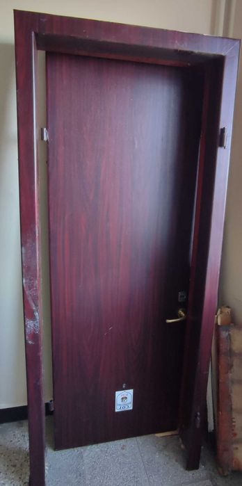 Метална входна врата