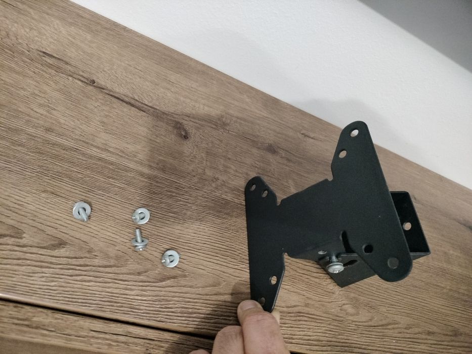 Vând suport tv pentru diagonala 60,eu l-am avut într-o bucatarie