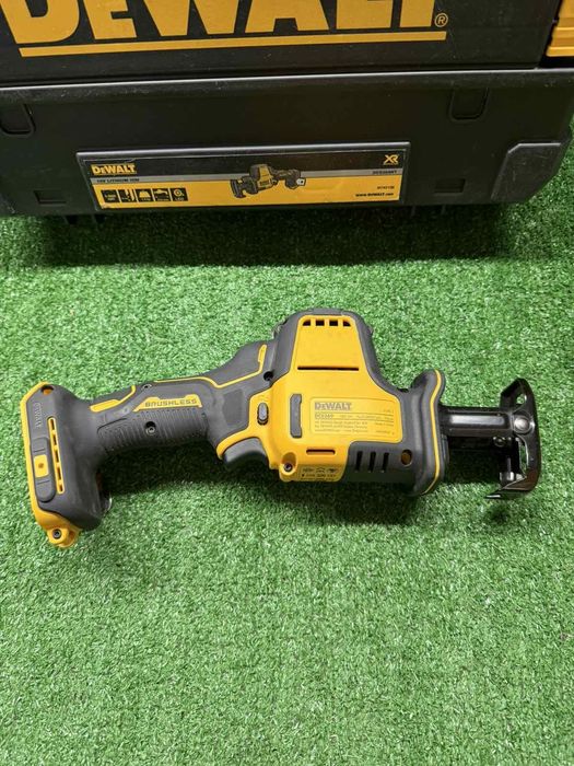 Чисто нов безчетков саблен трион на DeWALT DCS369