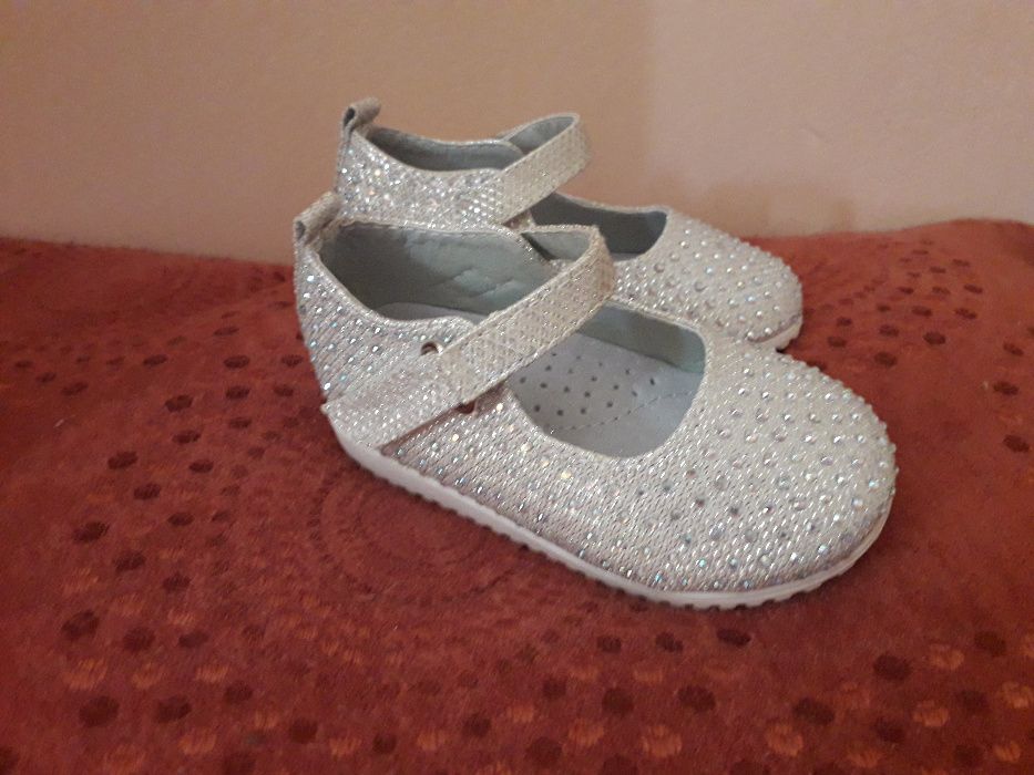 Balerini/pantofiori Maiqi de botez cu pietricele mas. 21