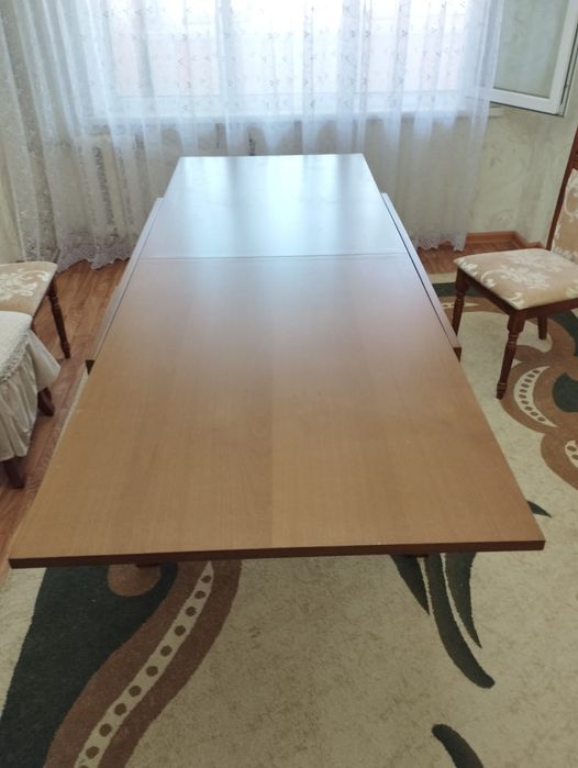 Продается стенка,  стол мебельный и белый цвет  ст