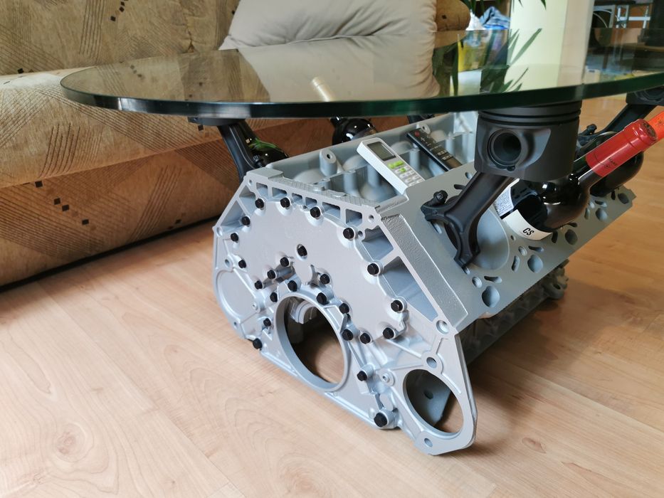 Холна маса от V образен блок на двигател