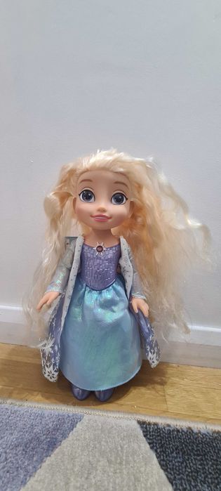 Papusa muzicala Frozen , Elsa, luminile Nordului