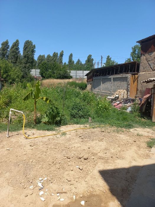 Uchastka sotiladi 6 sotik 7 xona