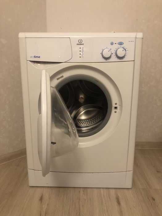 Стиральная машина indesit