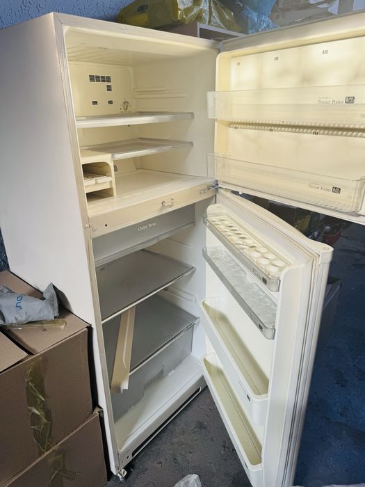 Продам Холодильник SHARP!!!