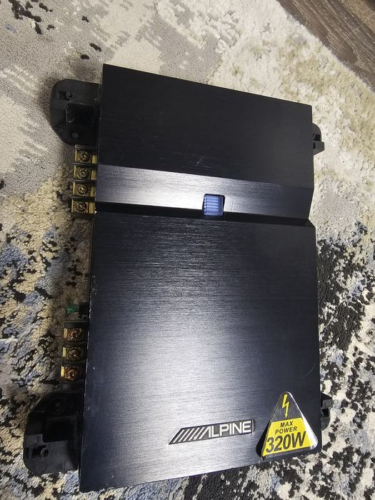 Statie amplificator auto Alpine