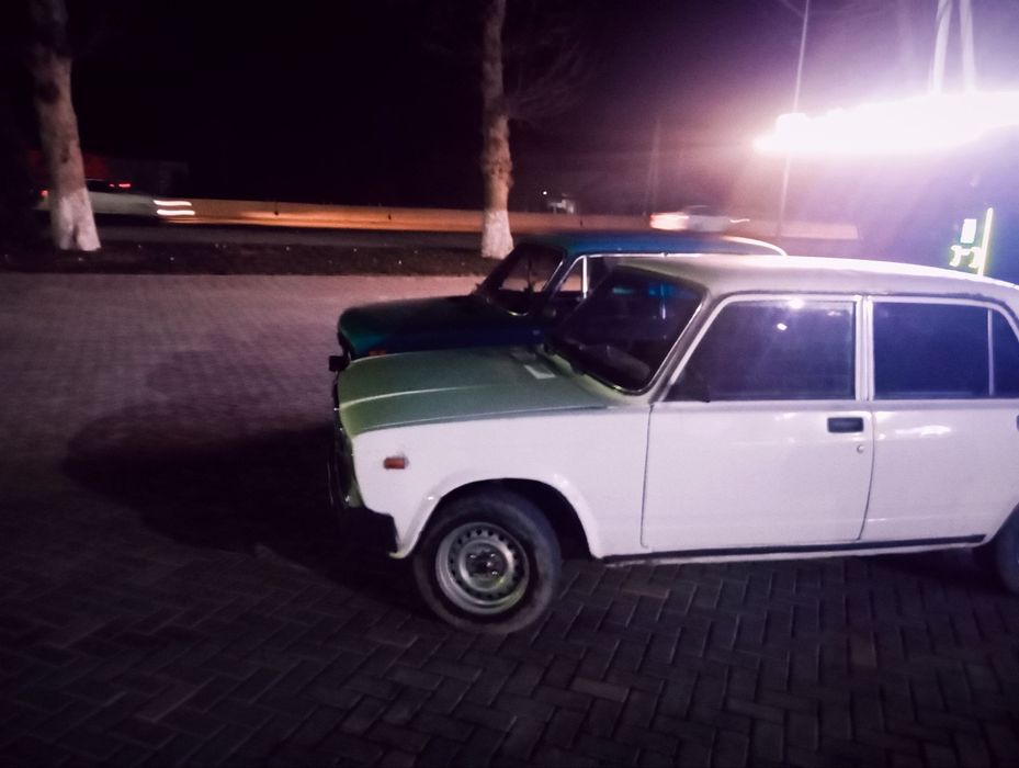 Lada 07 srochna sotiladi