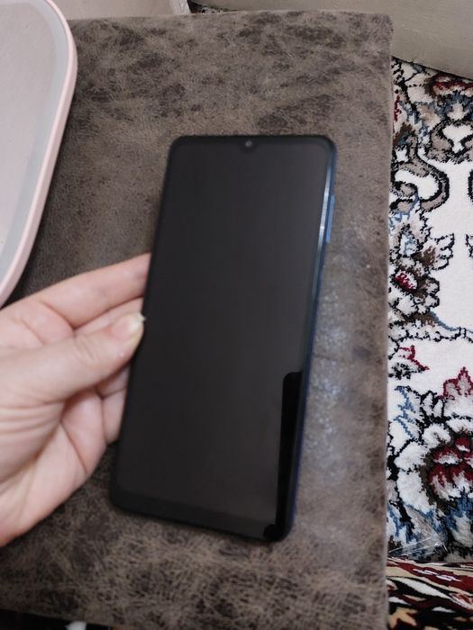 Телефон сотилади Samsung 12