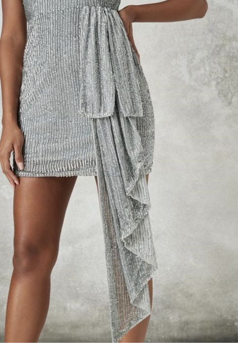 Rochie de seara pe un umar