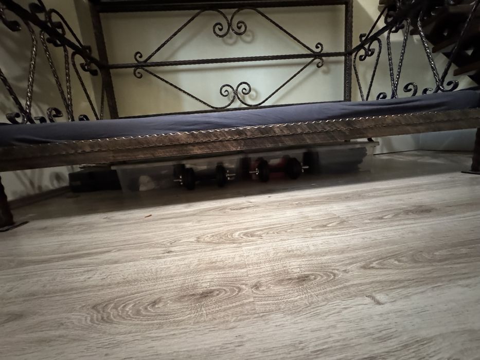 Pat suprapus din fier forjat cu saltele incluse- elegant, rezistent!