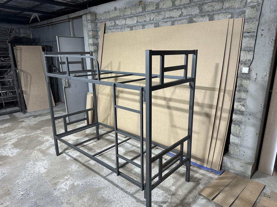 Двухъярусная кровать