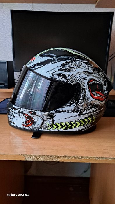 Продаю мотошлем 55-56S